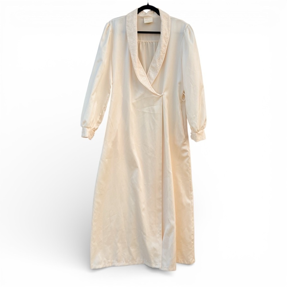 vintage cream lace pearl button robe duster